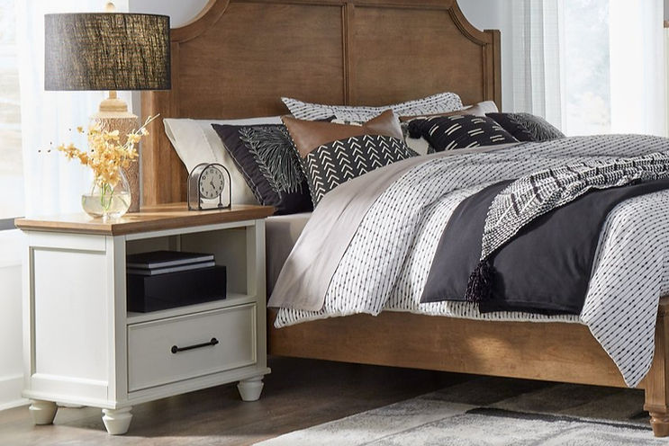 Hartford Solid Wood Nightstand w/ Drawer